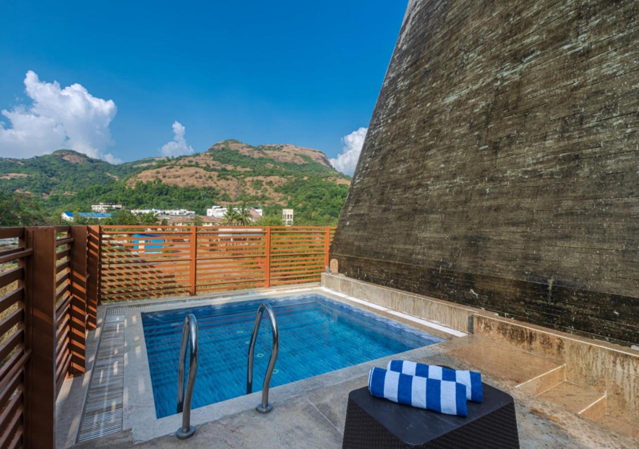 Saffronstays Urja, Lonavala - Private Villa With 2 Pools, Spa Room, Private Elevator & Waterfall Esterno foto