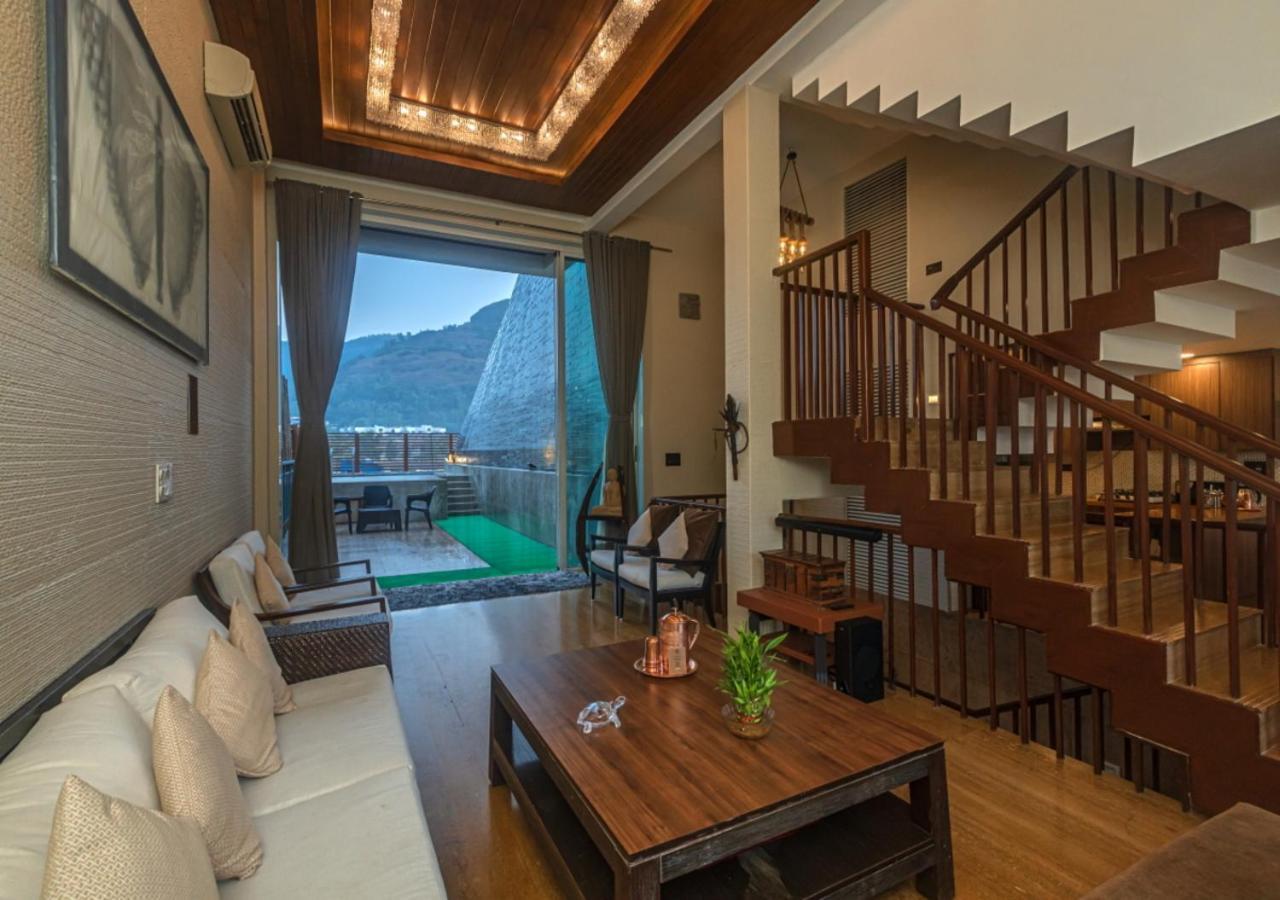Saffronstays Urja, Lonavala - Private Villa With 2 Pools, Spa Room, Private Elevator & Waterfall Esterno foto