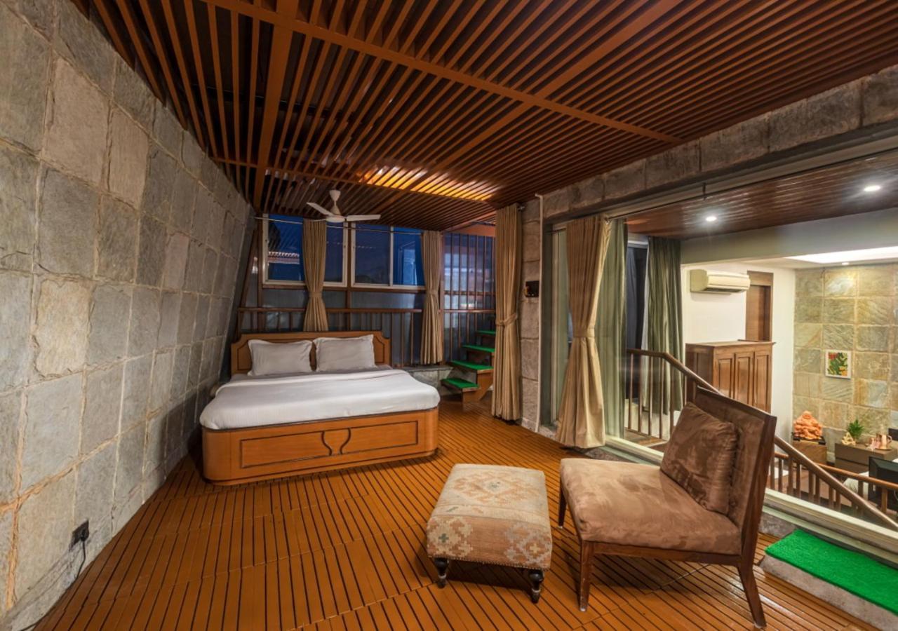 Saffronstays Urja, Lonavala - Private Villa With 2 Pools, Spa Room, Private Elevator & Waterfall Esterno foto
